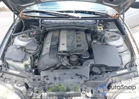 2003 BMW 330Xi из США, поврежденный, VIN WBAEW53423PN31175